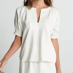 Brand new ✨ Sundays 👩 women Quinn Top in Coconut Milk 🎉